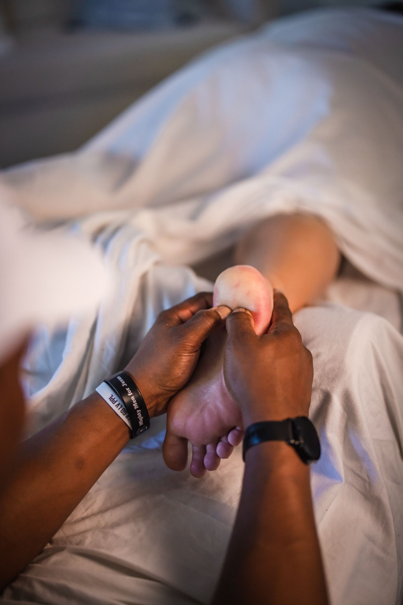 Reflexology foot massage by Koma Massage — therapeutic massage photography by Murrieta Media, Southern California